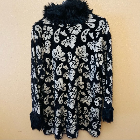 NWOT Black Rivet Sweater Black with fur lines on neck and hand Size XL - Picture 7 of 9